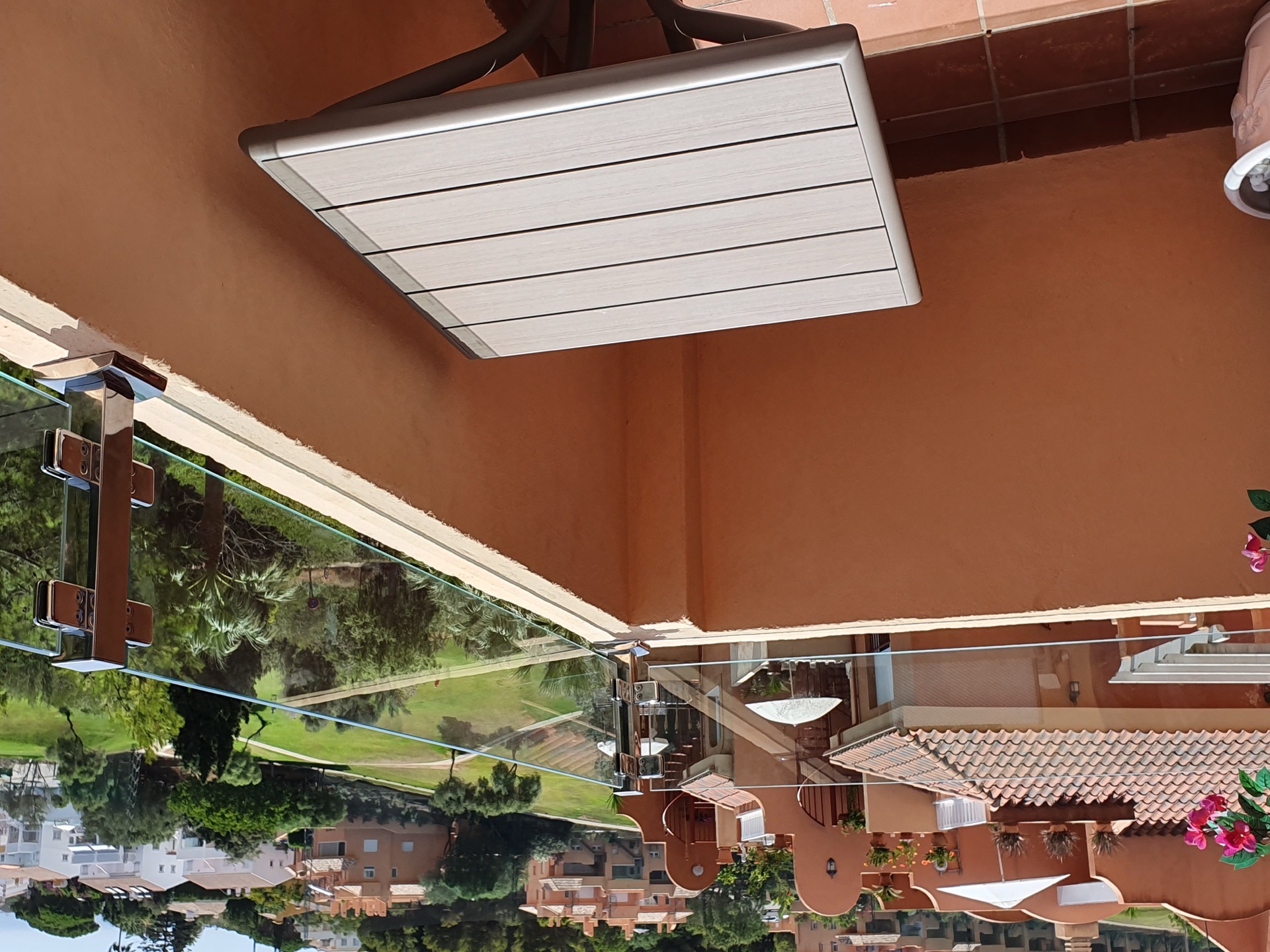 Barandillas de cristal templado en terrazas y escaleras en Marbella