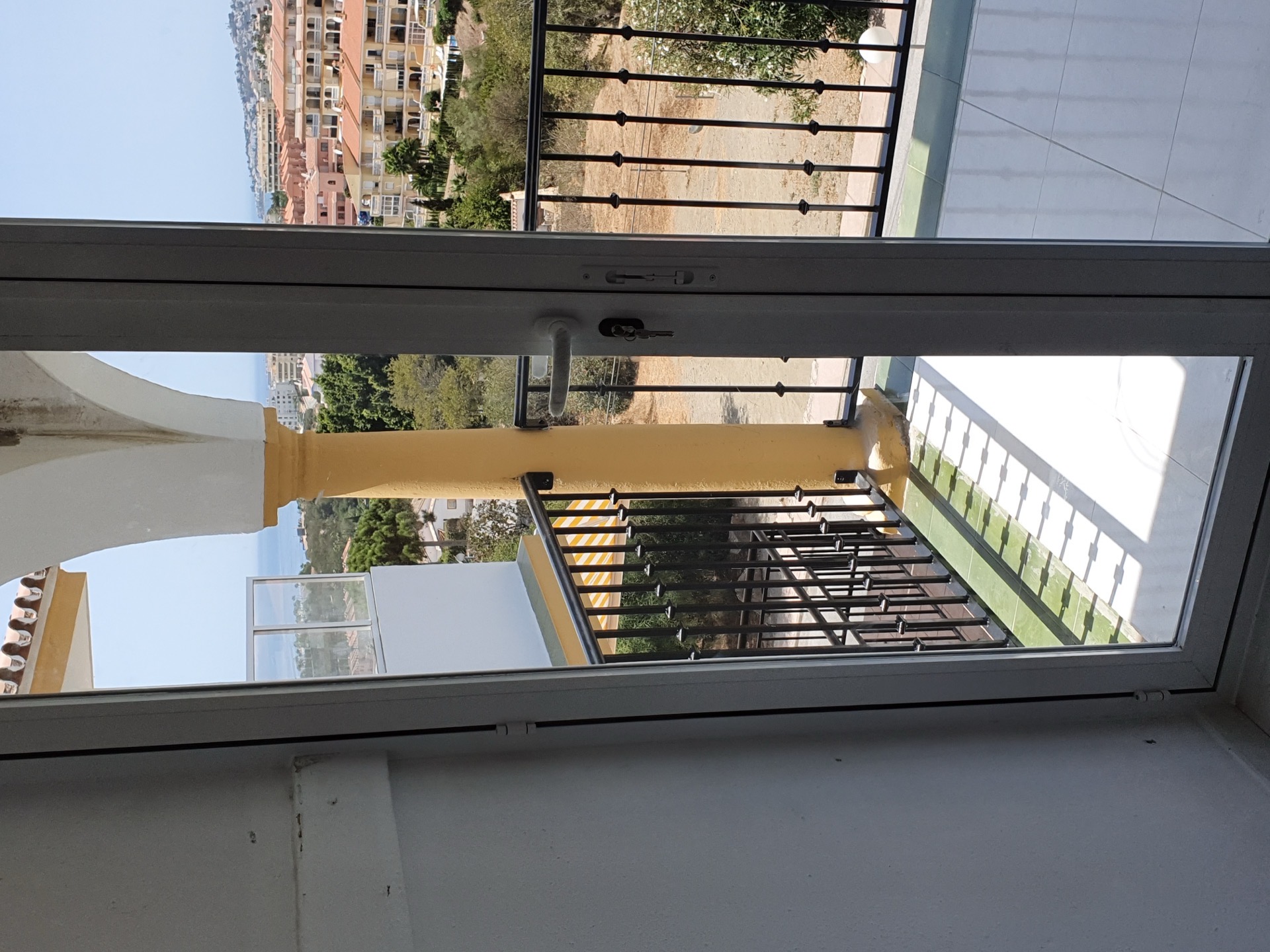 Cambio de ventanas a aluminio RPT en vivienda de costa — Estepona