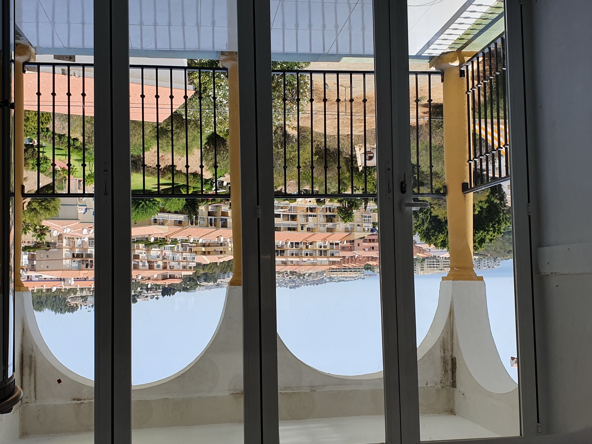 Cambio de ventanas a aluminio RPT en vivienda de costa — Estepona