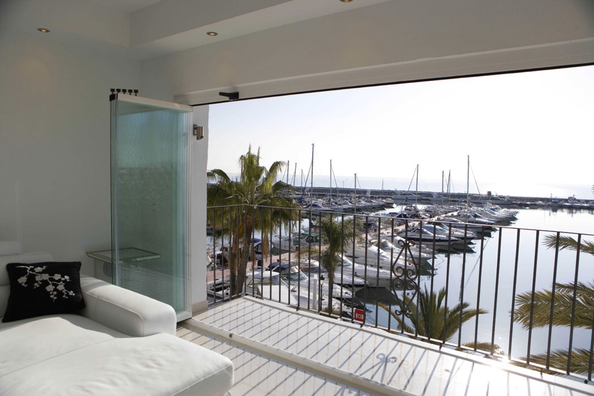 Cortinas de cristal para terrazas y pérgolas en la Costa del Sol