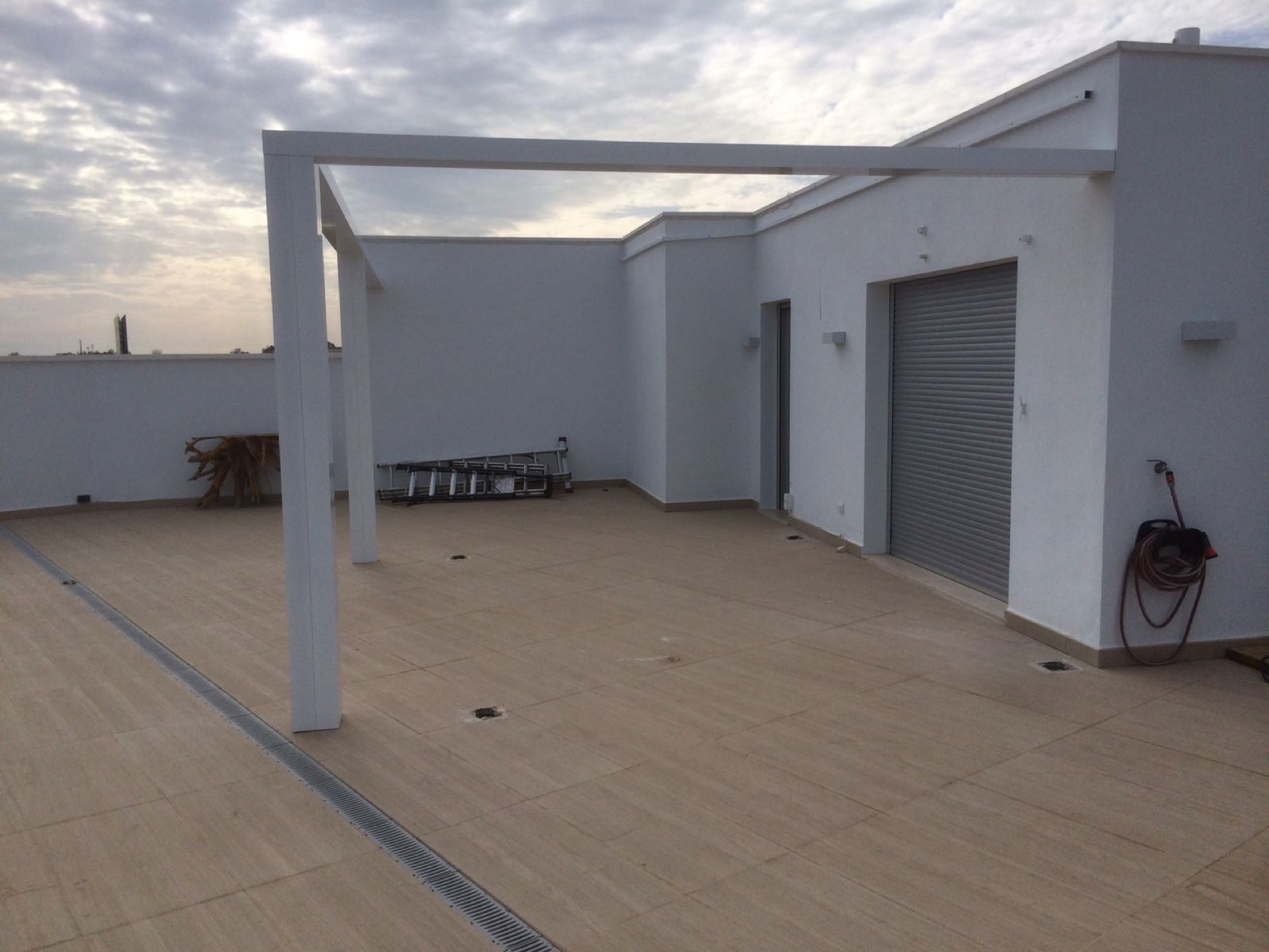 Antes: terraza sin cerramiento — Cristalería Dicor