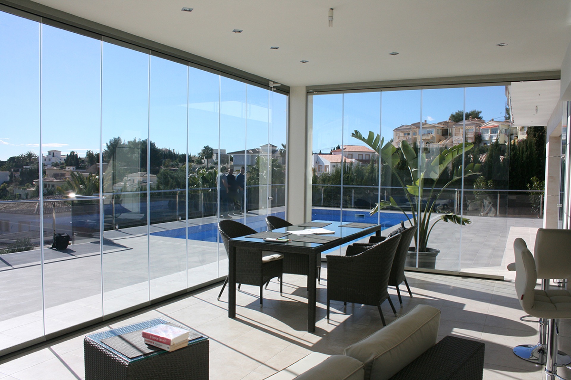 Cerramiento con cortinas de cristal en ático con terraza — Fuengirola