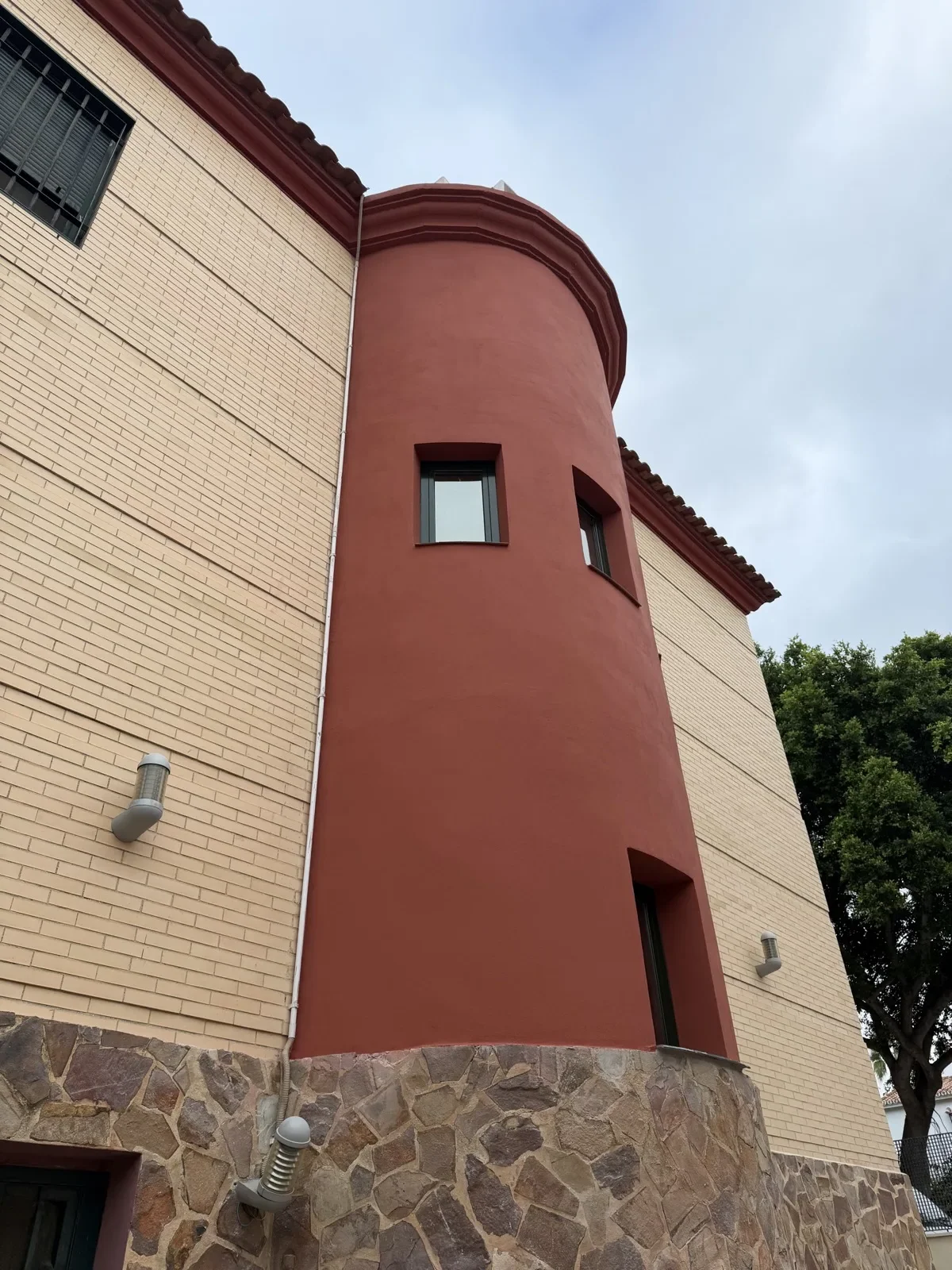Nuevas ventanas de PVC instaladas en la torre — Guadalmar