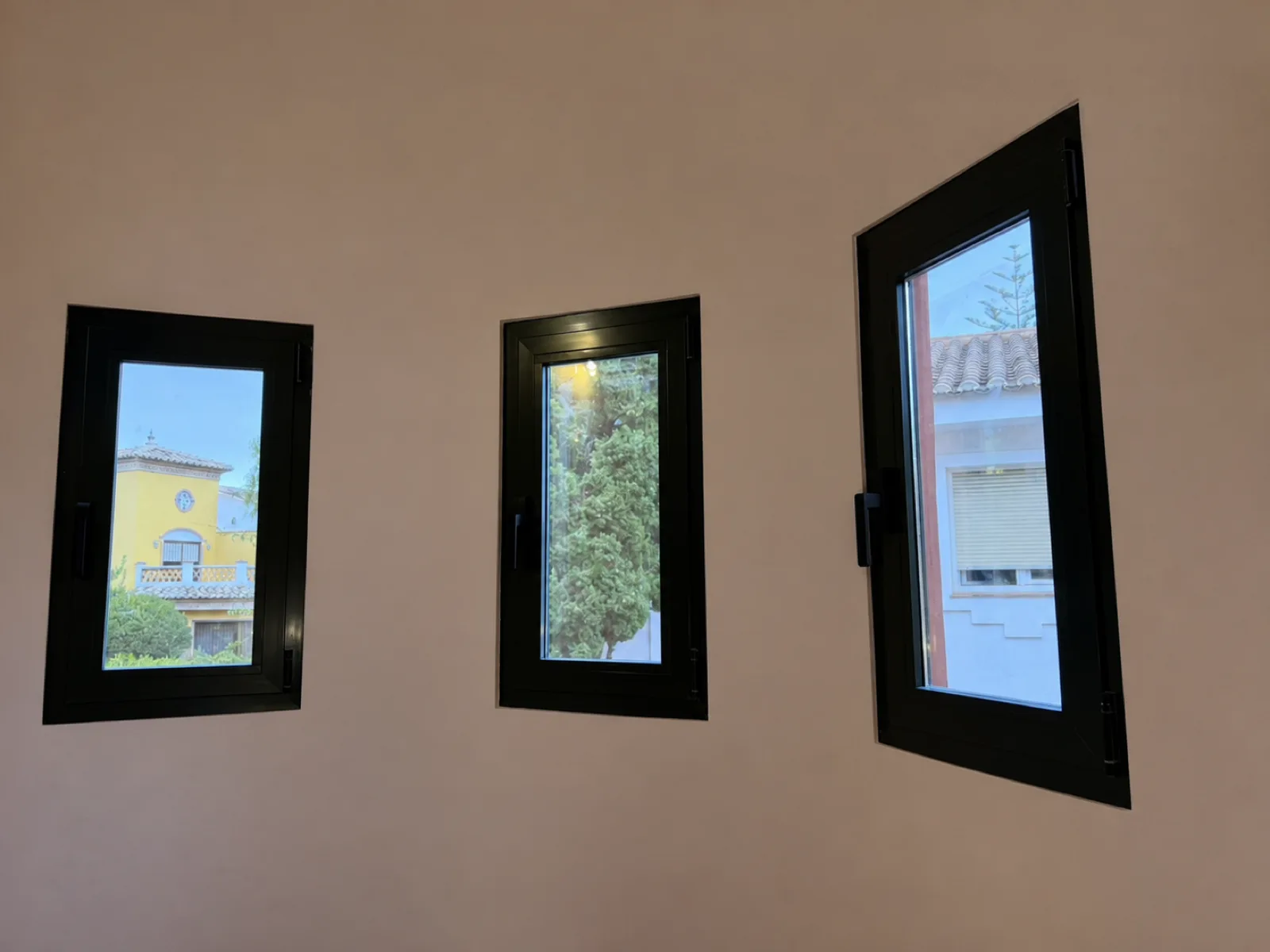 Vista interior de las nuevas ventanas de PVC — Guadalmar