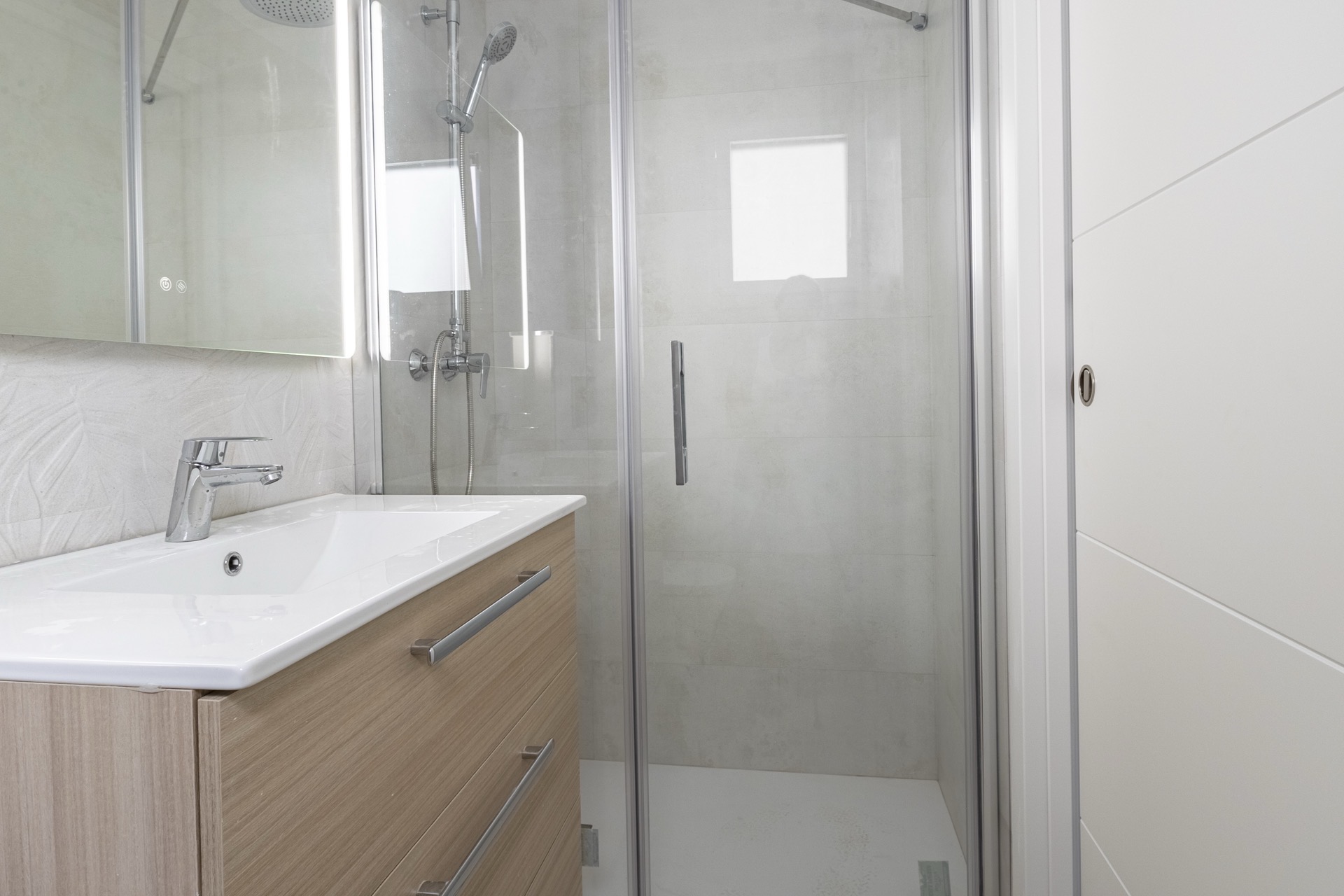Mampara de cristal templado en cabina de ducha — Fuengirola