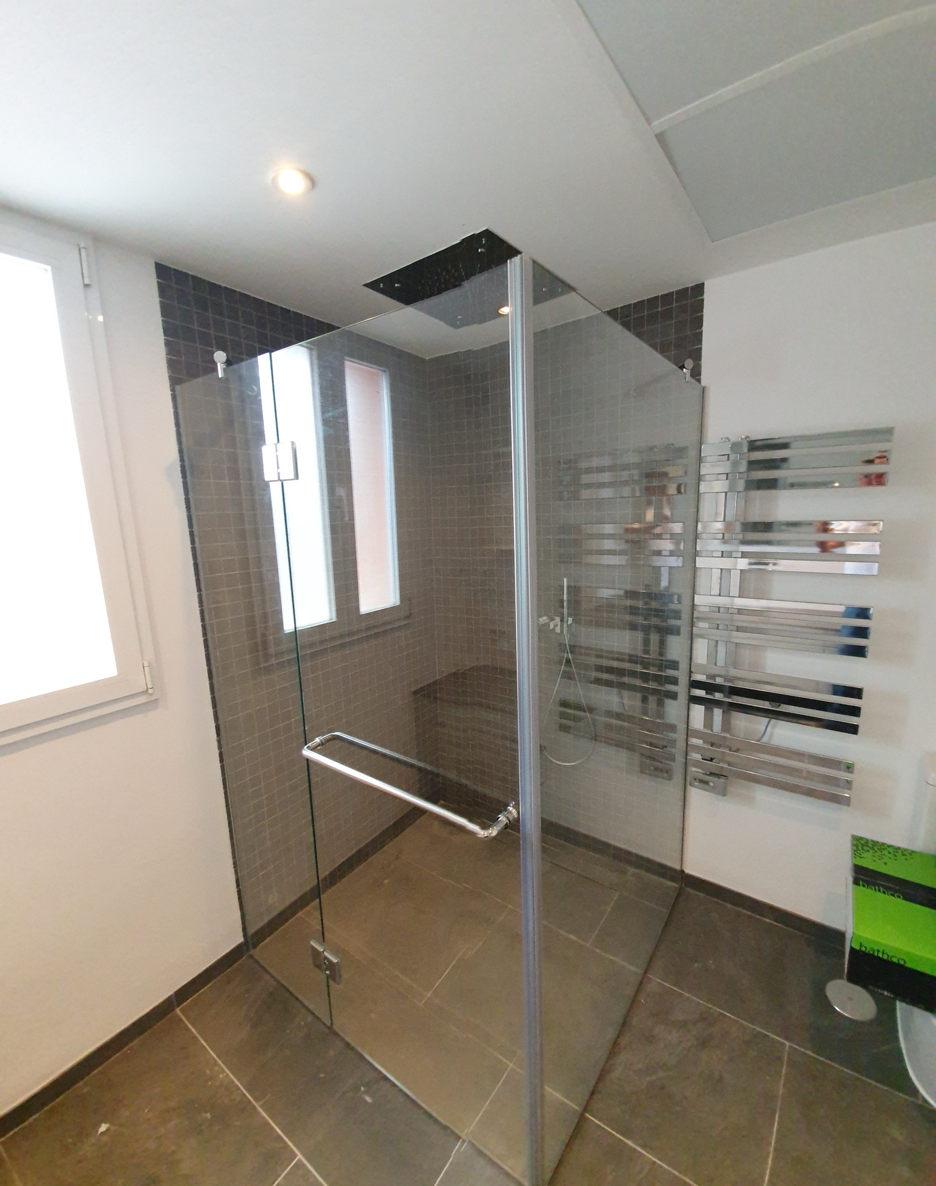 Mampara fija de cristal 8 mm para ducha a ras de suelo — Mijas Costa