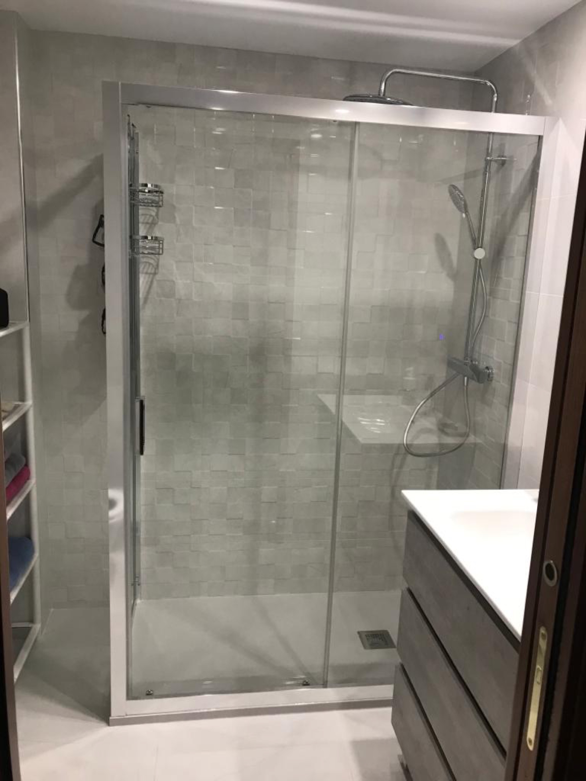 Mampara fija de cristal 8 mm para ducha a ras de suelo — Mijas Costa