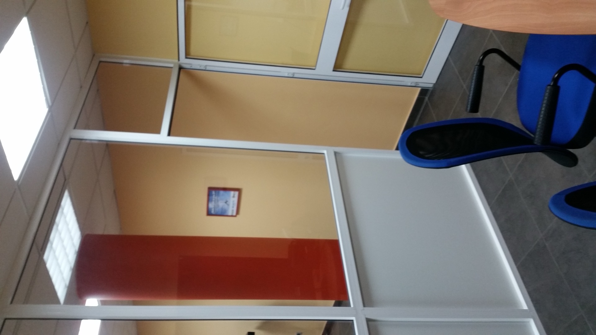 Separadores de cristal templado para oficina de coworking — Málaga capital