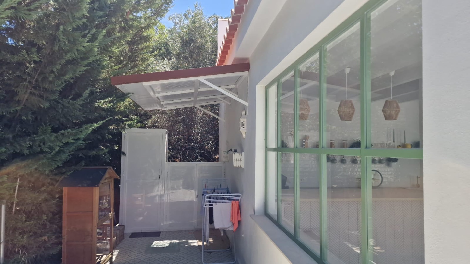 Sistema de cierre minimalista en terraza de apartamento — Benalmádena